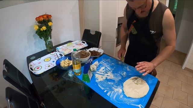 Как приготовить пироги.Слабонервным не смотреть.Мужская кухня.рецепт-Готовит Добрый.Германия