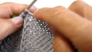 Манишка детская спицами | Просто и быстро