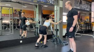 Тренировка ягодичных мышц в кроссовере