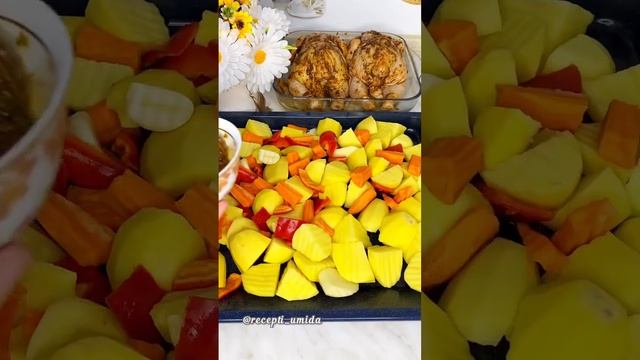 КУРИЦА С ХРУСТЯЩЕЙ КОРОЧКОЙ С КАРТОФЕЛЕМ И ОВОЩАМИ В ДУХОВКЕ. ??