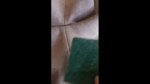 Как почистить пальто от катышков / How to clean the pellets from a coat #shorts #shorts_video