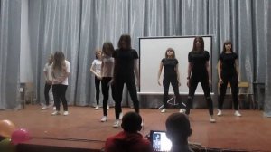 В школе танцуют под песню Miyagi & Эндшпиль – DLBM