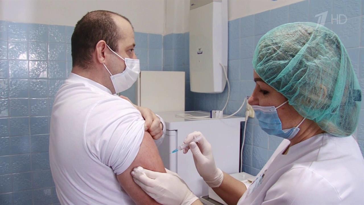 В российских регионах идет масштабная вакцинация