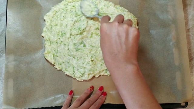 Пицца из кабачка / вегетарианская / простой рецепт