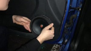 Процесс установки динамиков DL Audio Raven 165 на Lada Granta