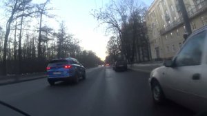 Еду на велосипеде по Новороссийской улице.