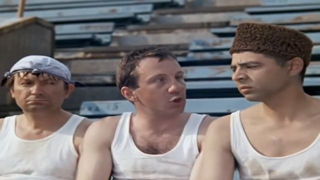 А когда ты у себя там на колонке бензин ослиной мочой разбавлял...! (Джентльмены удачи) смотреть онлайн