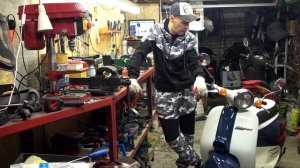 Почему выхлопная труба скутера Honda Giorno AF24 мокрая