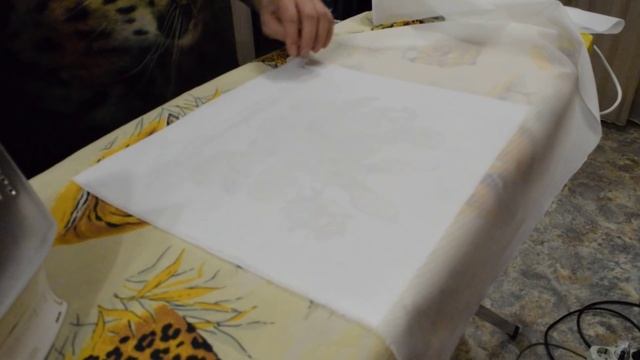 Что я делаю, чтобы не стягивалась основа во время вышивки бисером.