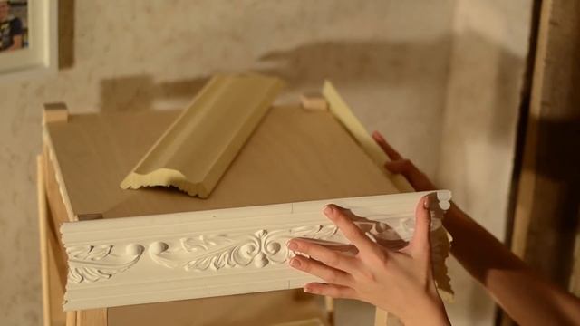 ДНИ ДЕКОРА: ДЕЛАЕМ МЕБЕЛЬ ПОД СТАРИНУ | RAYME VLOG смотреть онлайн