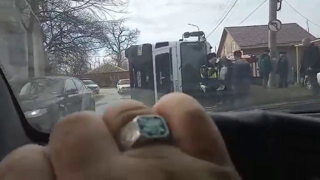 Опрокинулась бетомешалка МАЗ в г. Шахты смотреть онлайн