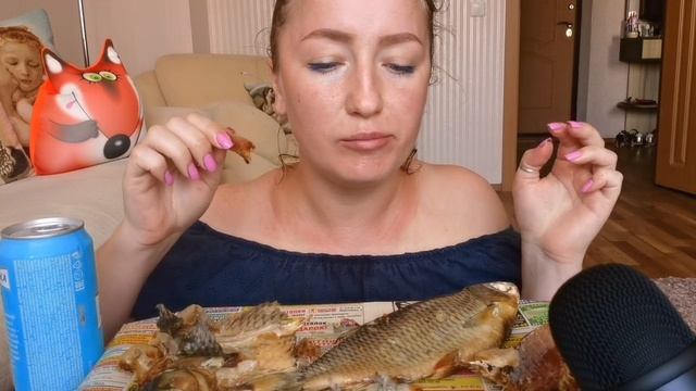 ASMR Eating dry fish | Eating sound | АСМР | Сушеная рыбка с пивом