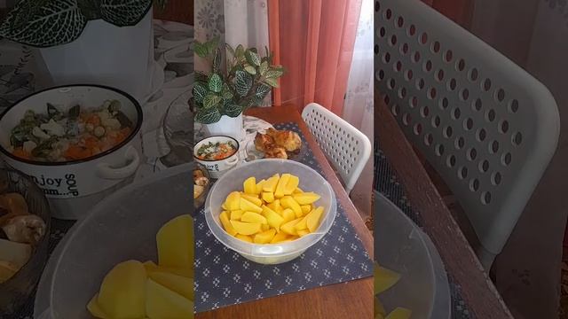 УЖИН В ГОРШОЧКЕ..КУРИЦА С ОВОЩАМИ В СМЕТАННОМ СОУСЕ