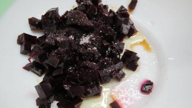 Салат из свеклы с грибами и морковью