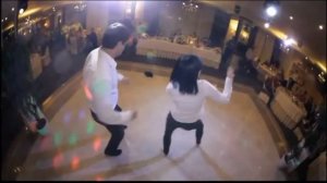 Простой  зажигательный танец в стиле твист поднимет настроение