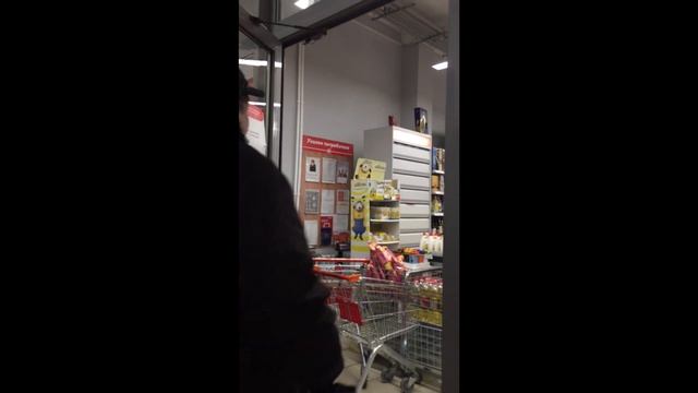 БЕШЕНАЯ БАБКА НАБРОСИЛАСЬ НА МЕНЯ/ ДОСТАЮ ПРОДАВЦОВ смотреть онлайн