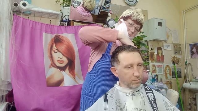 Стрижёмся под модельную стрижку. смотреть онлайн