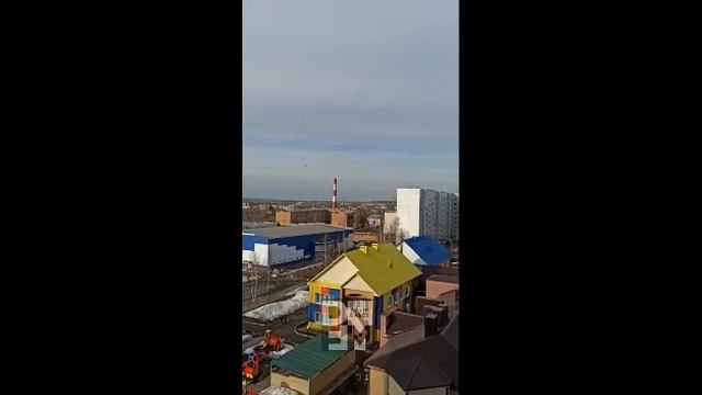 В небе над Нижнекамском люди увидели вертолёты Ми-24 смотреть онлайн