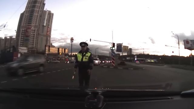 гайцы не удачно для себя перекрыли Ленинский смотреть онлайн