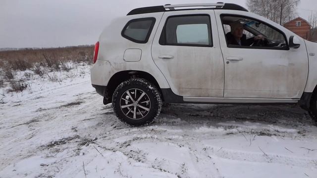 Дастер с блокировкой блокка нарезает круги и пытается улететь2 смотреть онлайн