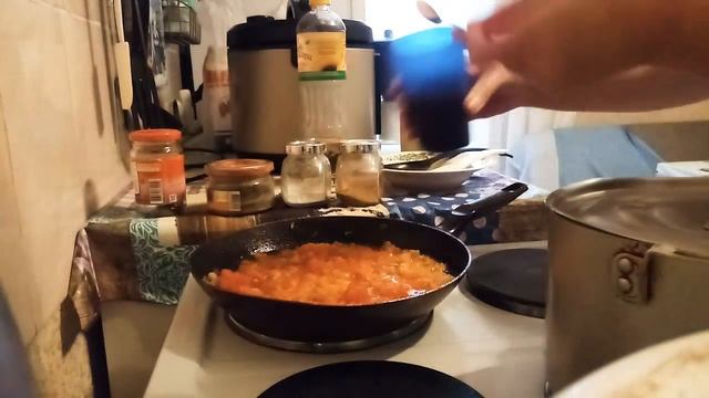 БОРЩ С МОЛОДОЙ КАПУСТОЙ И ПОМИДОРОМ смотреть онлайн