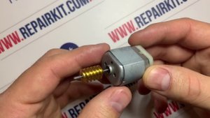 Моторчик блокировки руля Mercedes W204 W207 W212