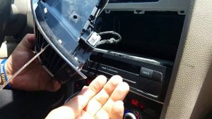 How to Remove Audio Multi Media Player / Radio / Navigation from Audi Q7 2012 for Repair.