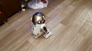 Работающий дроид R2D2 (масштаб 1:2, сборка по журналам DeAgostini)