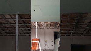 Монтаж гипсокартона на потолок в одиночку