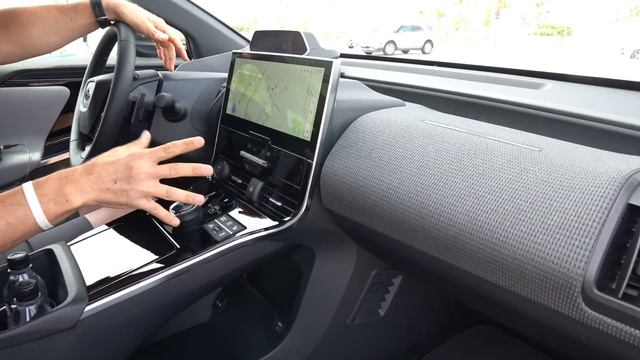 Is the 2023 Subaru Solterra a better SUV than aToyota bZ4x for the PRICE? смотреть онлайн