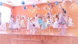 Детский «Новогодний танец снежинок»