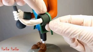 Леплю фигурку Доктора Ливси из полимерной глины