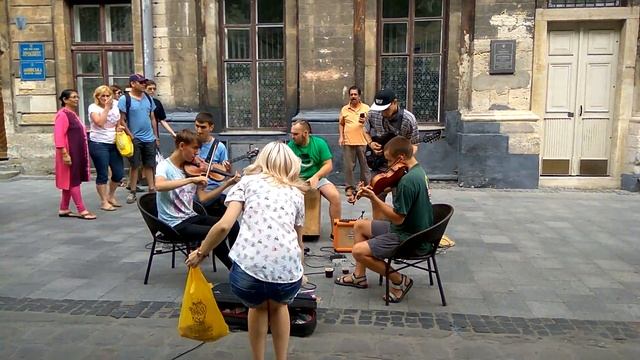 Уличные музыканты Львов смотреть онлайн