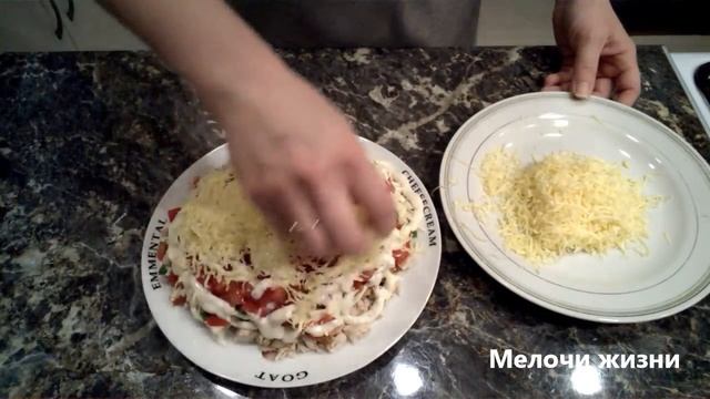 Праздничный Слоеный Салат Красные маки с курицей и грибами. Новогодний рецепт. смотреть онлайн