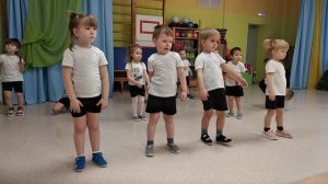 самомассаж для дошкольников "У жирафа пятна-пятнышки везде..."