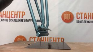 Фальцевая кровля - закрытие двойного стоячего фальца кровельными рамками