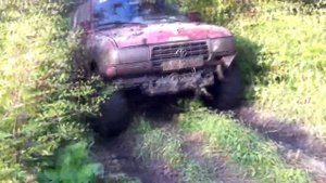 Nissan Safari Y60 vs Land Cruiser 80 off road