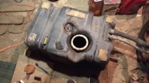Jeep Grand Cherokee ZJ Замена сетки бензонасоса. Прочистка. Снятие бака.