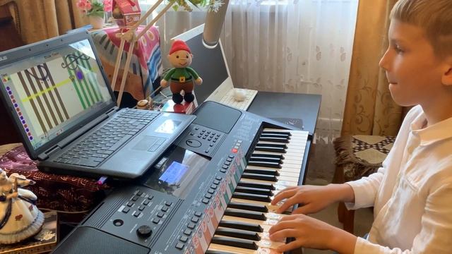 Vasya. Чтение нот с листа на 2 презентации: Шопен. Тема из этюда. смотреть онлайн