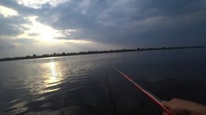 Рыбалка на закате поплавком.Маховая удочка.