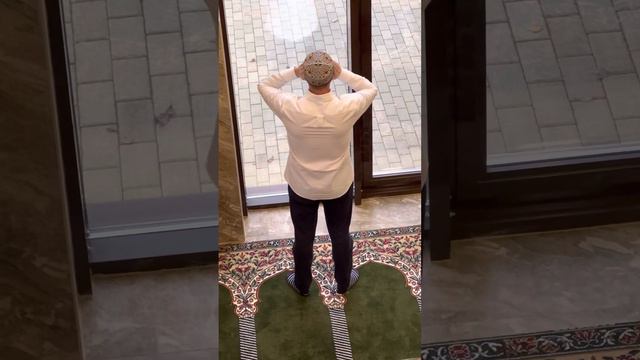 Рамиль-хазрат читает азан в мечети «Имени 1100-летия принятия Ислама народами Волжской Булгарии» смотреть онлайн