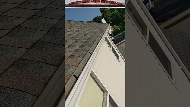 Why Do My Gutters Get Clogged? Weirdly Satisfying Gutter Clean ! смотреть онлайн