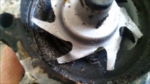 Крыльчатка помпы растворилась в антифризе. Пробег 140 т.км.