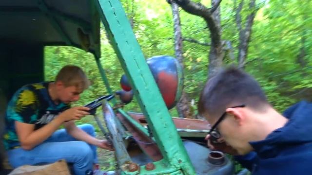 ЗАБРАЛИ БРОШЕННУЮ МАШИНУ ИЗ ЛЕСА. ОНО СЛЕДИТ ЗА НАМИ В ЛЕСУ смотреть онлайн