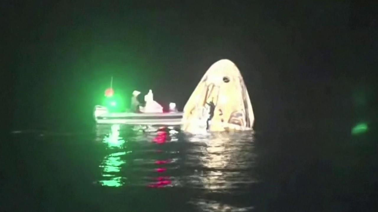 Космический корабль Crew Dragon успешно приводнился в Мексиканском заливе