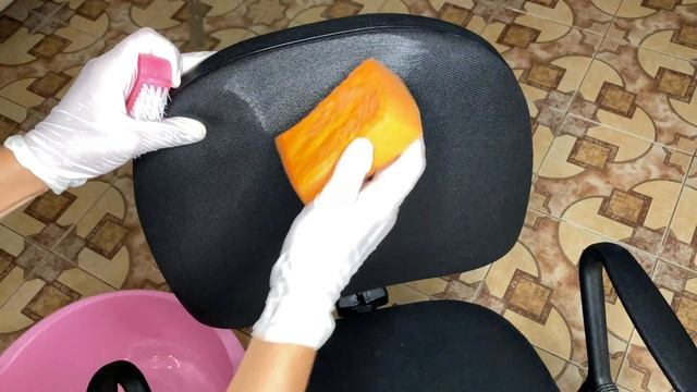 Как ОТМЫТЬ КОМПЬЮТЕРНЫЙ СТУЛ от пятен. Как почистить обивку стула, мягкую мебель в домашних условия