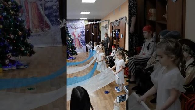 Танец с полотнами смотреть онлайн