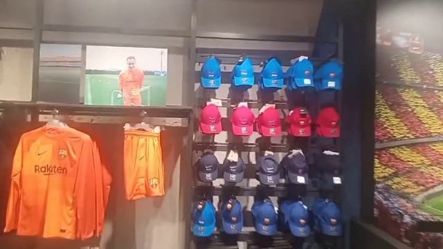 FC BARCELONA OFFICIAL STORE TOUR смотреть онлайн