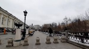 Москва. Прогулка по Моховой улице. Разорванный дом. Манеж