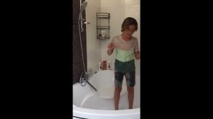 Как я Моюсь в одежде в душе